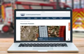 geöffneter Laptop mit Webseite der Feuerwehr